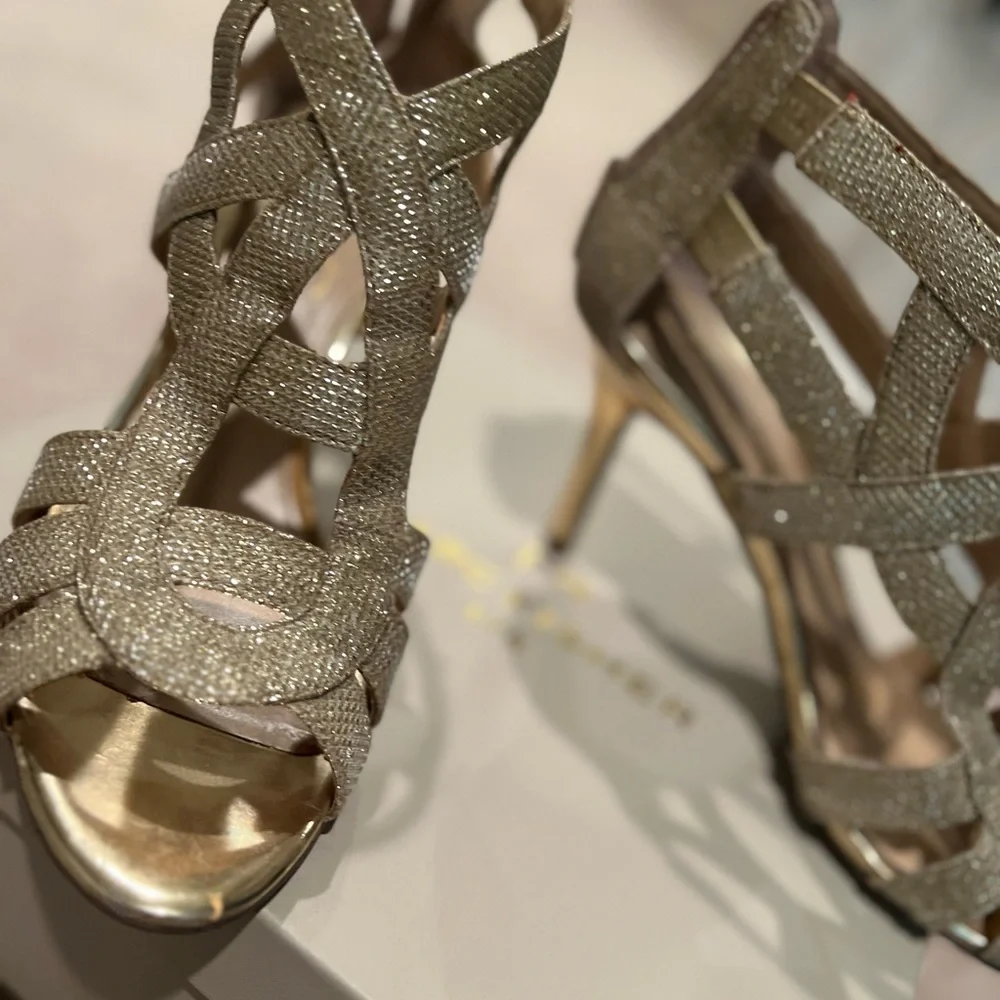 Gold sparkly detailed heels - Picture 5 of 6